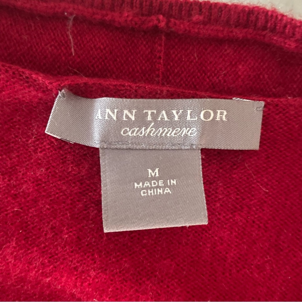 Ann Taylor Women’s M 100% Cashmere Red Long Sleeve V-Neck Winter Cozy Soft - Picture 4 of 7